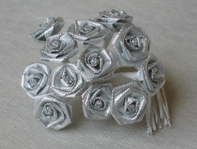 Sachet de 12 petites roses lurex argent 1,5 cm