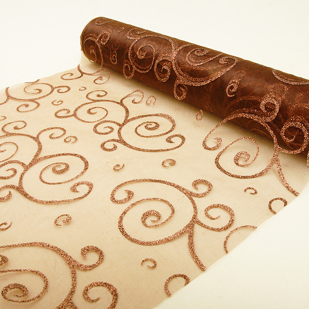 Chemin de table marron en organza : motifs arabesques paillettes