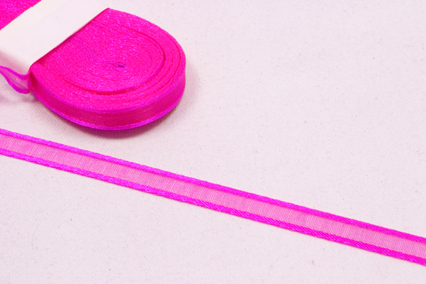 Ruban fin en organza fuchsia 10 m x 6 mm