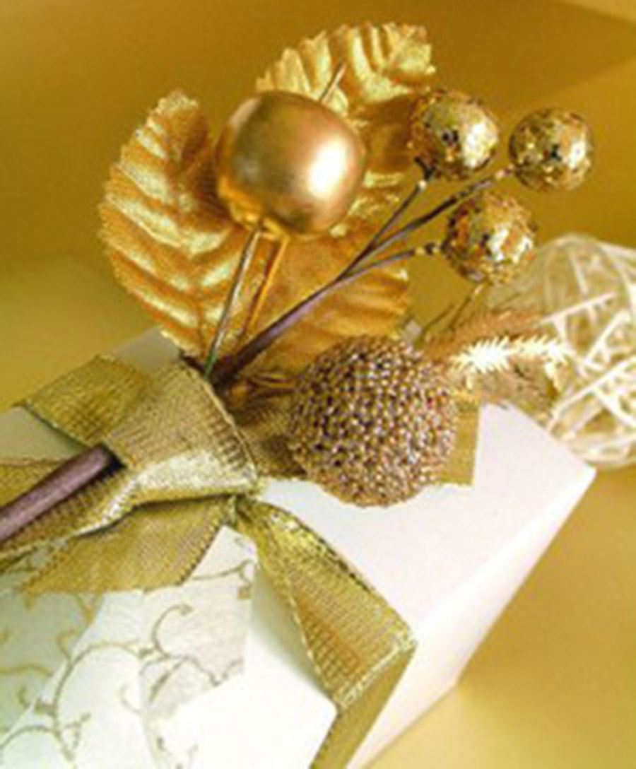 4 décorations boules et fruits dorées