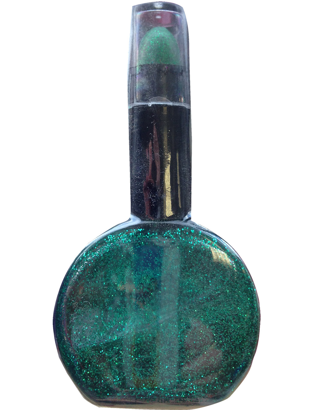 Vernis et rouge à lèvres vert