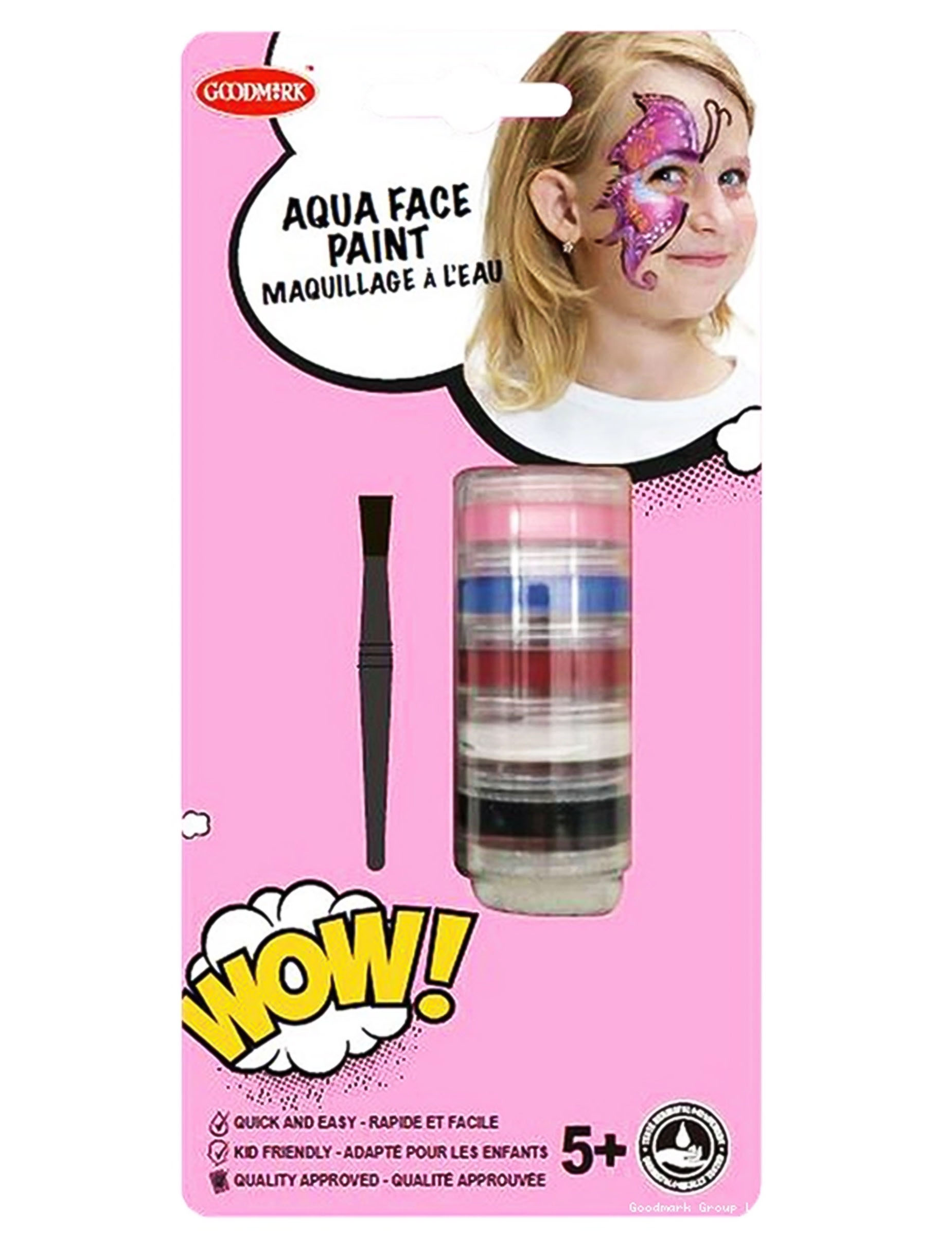 Tour maquillage à l'eau fille avec pinceau et éponge