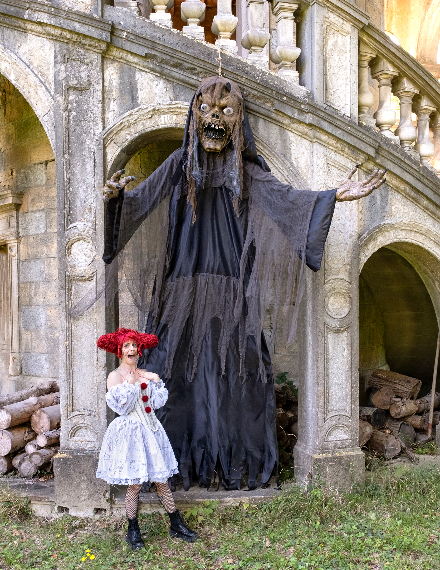 Décoration Halloween géante sorcière zombie suspendu 3,50m